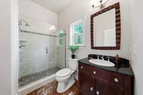Bath - 8101 Montgomery Cir, Redding, CA 96001 photo 7 of 7