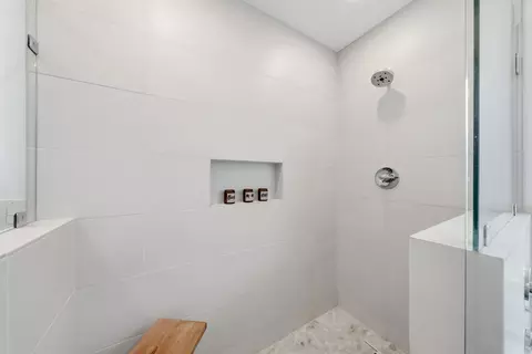 Bath - 8101 Montgomery Cir, Redding, CA 96001 photo 2 of 7