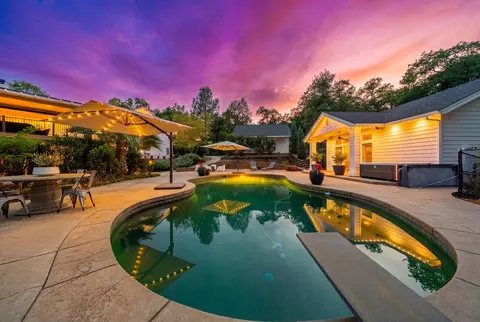 Exterior - 8101 Montgomery Cir, Redding, CA 96001 photo 14 of 33