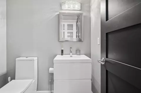 Bath - 8101 Montgomery Cir, Redding, CA 96001 photo 6 of 7