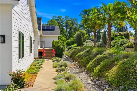 Exterior - 8101 Montgomery Cir, Redding, CA 96001 photo 7 of 33
