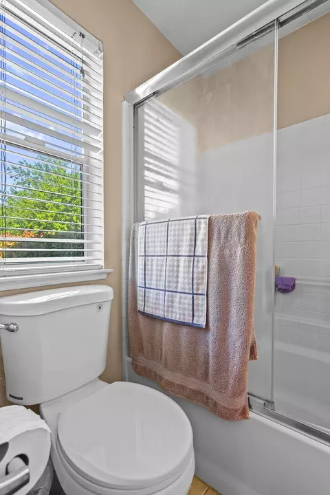 Bath - 1959 Alexis Ct, Redding, CA 96002 photo 1 of 3