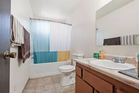 Bath - 3140 C St, Redding, CA 96002 photo 2 of 2