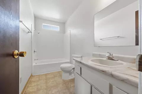 Bath - 3140 C St, Redding, CA 96002 photo 1 of 2