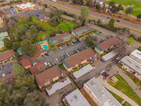 3140 C St, Redding, CA 96002