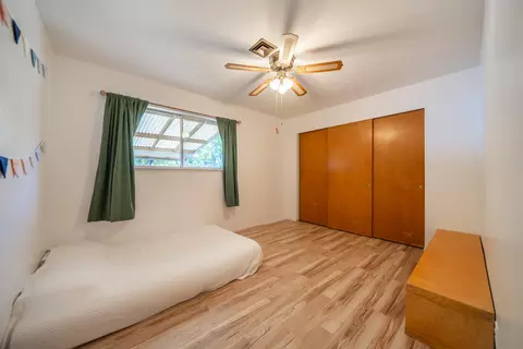 Bedroom - 5802 Mountain View Dr, Redding, CA 96003 photo 2 of 5