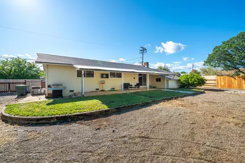 Exterior - 5802 Mountain View Dr, Redding, CA 96003 photo 13 of 16