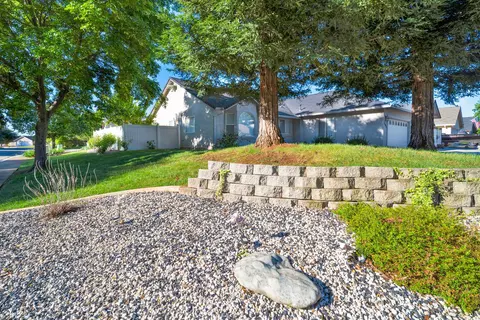 1397 Empress Ln, Redding, CA 96002