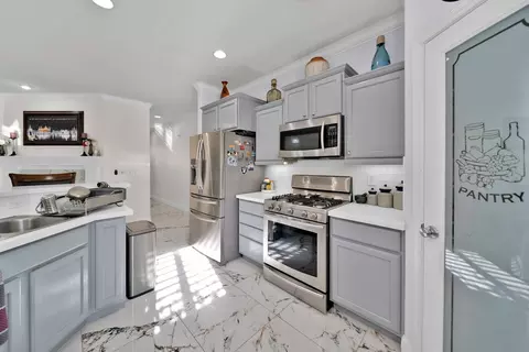 Kitchen - 1397 Empress Ln, Redding, CA 96002 photo 4 of 5