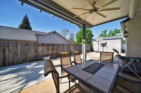 Exterior - 1397 Empress Ln, Redding, CA 96002 photo 4 of 9