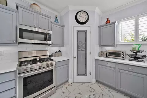 Kitchen - 1397 Empress Ln, Redding, CA 96002 photo 3 of 5