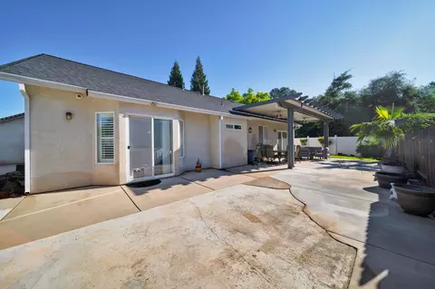 Exterior - 1397 Empress Ln, Redding, CA 96002 photo 6 of 9