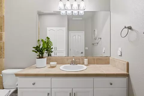 Bath - 4039 Winter Green Ct, Redding, CA 96001 photo 8 of 11