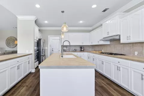 Kitchen - 4039 Winter Green Ct, Redding, CA 96001 photo 3 of 6