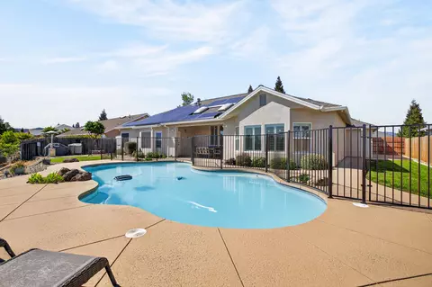 Exterior - 4039 Winter Green Ct, Redding, CA 96001 photo 9 of 12