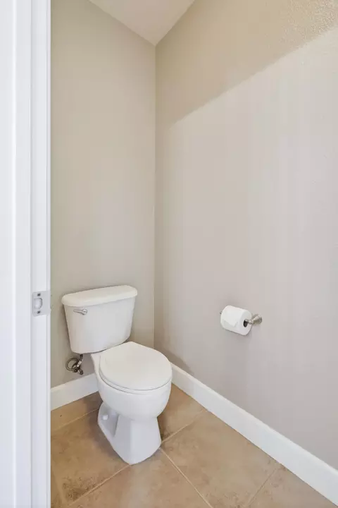 Bath - 4039 Winter Green Ct, Redding, CA 96001 photo 6 of 11
