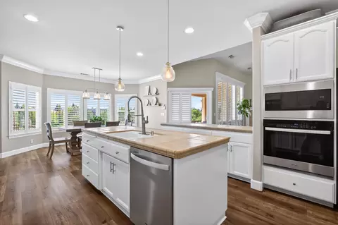 Kitchen - 4039 Winter Green Ct, Redding, CA 96001 photo 4 of 6