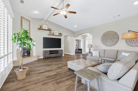 Living - 4039 Winter Green Ct, Redding, CA 96001 photo 3 of 3