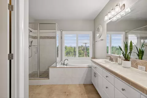 Bath - 4039 Winter Green Ct, Redding, CA 96001 photo 1 of 11