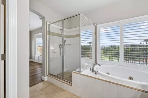 Bath - 4039 Winter Green Ct, Redding, CA 96001 photo 5 of 11