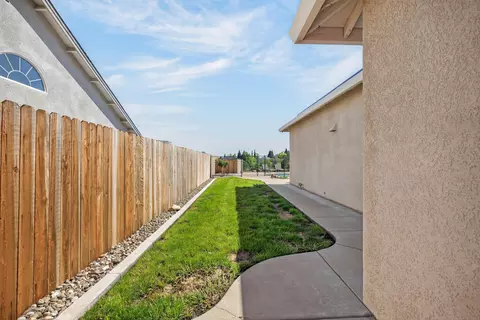 Exterior - 4039 Winter Green Ct, Redding, CA 96001 photo 11 of 12