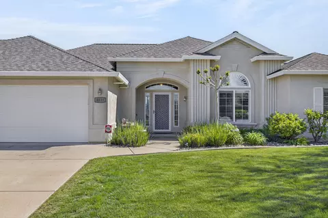 Exterior - 4039 Winter Green Ct, Redding, CA 96001 photo 4 of 12