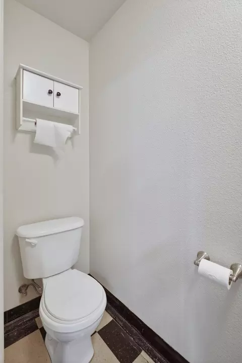 Bath - 4039 Winter Green Ct, Redding, CA 96001 photo 10 of 11