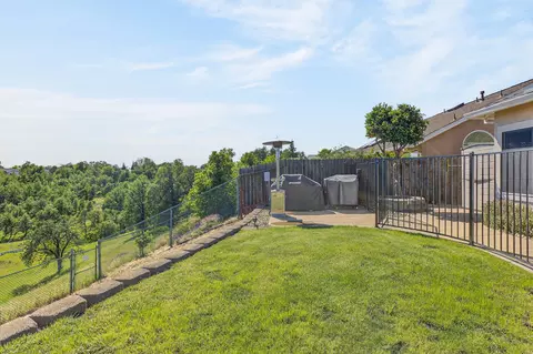 Exterior - 4039 Winter Green Ct, Redding, CA 96001 photo 10 of 12