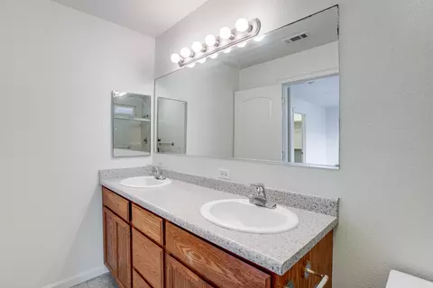 Bath - 2762 Citrine Ave, Redding, CA 96001 photo 3 of 3