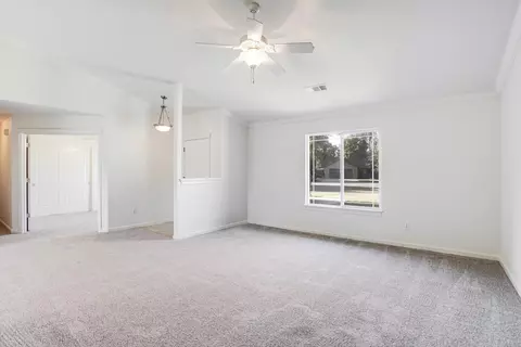 Living - 2762 Citrine Ave, Redding, CA 96001 photo 4 of 4