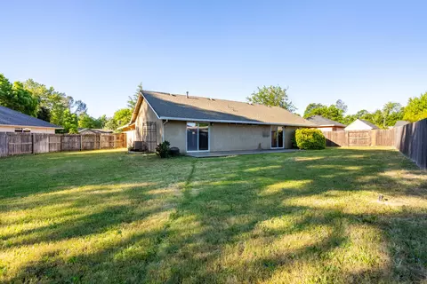 Exterior - 2762 Citrine Ave, Redding, CA 96001 photo 3 of 7
