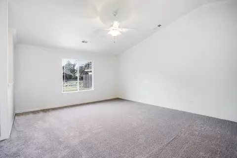 Living - 2762 Citrine Ave, Redding, CA 96001 photo 2 of 4