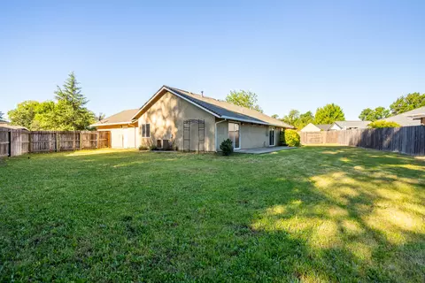 Exterior - 2762 Citrine Ave, Redding, CA 96001 photo 4 of 7
