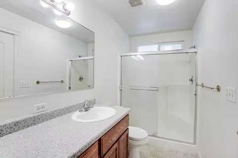 Bath - 2762 Citrine Ave, Redding, CA 96001 photo 2 of 3
