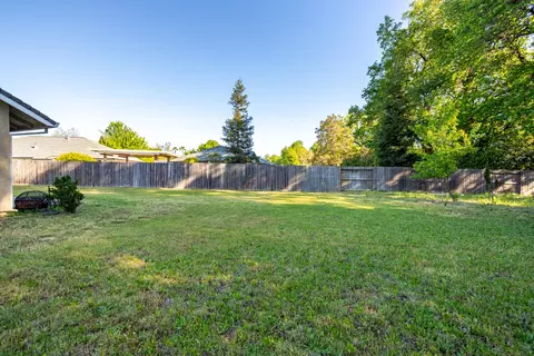 Exterior - 2762 Citrine Ave, Redding, CA 96001 photo 5 of 7