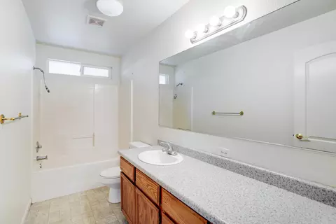 Bath - 2762 Citrine Ave, Redding, CA 96001 photo 1 of 3