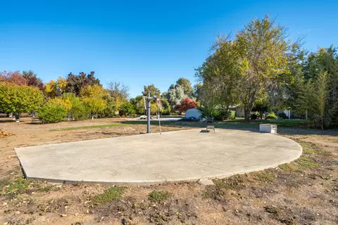 Exterior - 7429 Danish Ln, Redding, CA 96002 photo 41 of 48