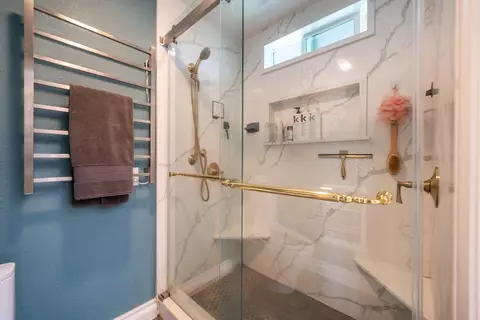Bath - 7429 Danish Ln, Redding, CA 96002 photo 5 of 5