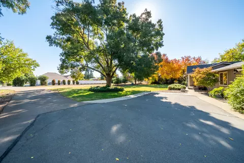 Exterior - 7429 Danish Ln, Redding, CA 96002 photo 45 of 48