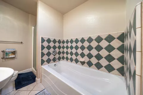 Bath - 7429 Danish Ln, Redding, CA 96002 photo 2 of 5