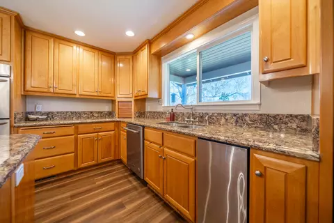Kitchen - 7429 Danish Ln, Redding, CA 96002 photo 7 of 8