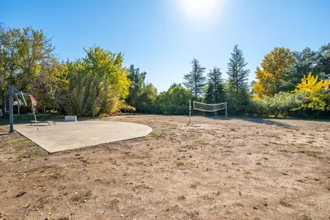 Exterior - 7429 Danish Ln, Redding, CA 96002 photo 42 of 48