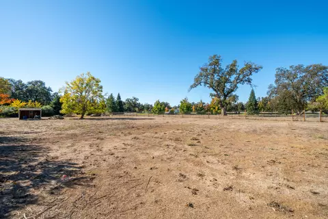 Exterior - 7429 Danish Ln, Redding, CA 96002 photo 35 of 48