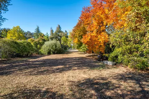 Exterior - 7429 Danish Ln, Redding, CA 96002 photo 46 of 48