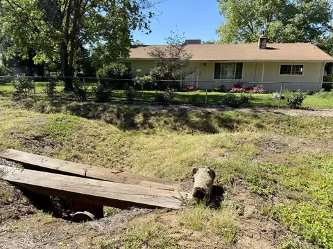Exterior - 4856 Pheasant Dr, Anderson, CA 96007 photo 2 of 18