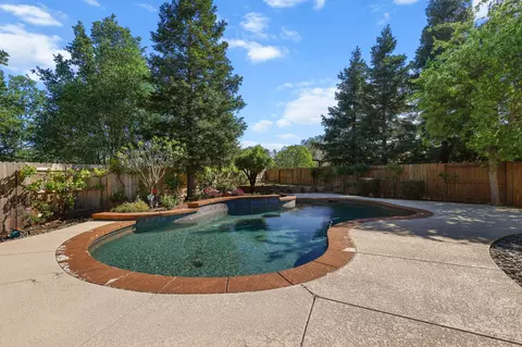 Exterior - 2588 Valencia St, Redding, CA 96003 photo 2 of 6
