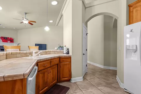 Entry Way - 2588 Valencia St, Redding, CA 96003 photo 2 of 3