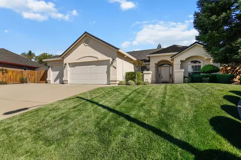 2588 Valencia St, Redding, CA 96003