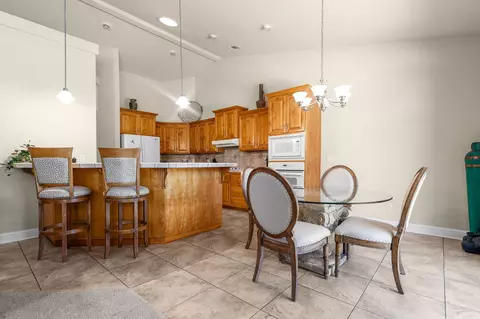 Dining - 2588 Valencia St, Redding, CA 96003 photo 1 of 1
