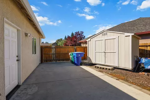Exterior - 2588 Valencia St, Redding, CA 96003 photo 6 of 6